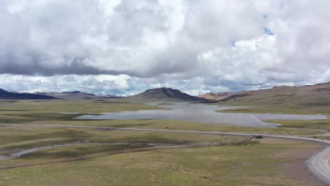 pampas-galeras-lake-next-to-highway-Apurimac,-Peru