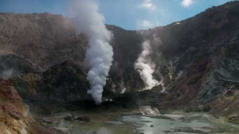 Gas-billowing-in-volcanic-crater-on-Whakaari-White-Island,-active-volcano