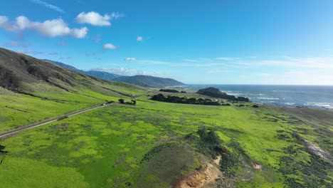Big-Sur-Green-Fields-Entlang-Highway-1-An-Der-Pazifikküste-Von-Kalifornien