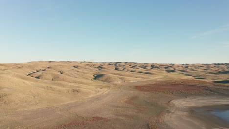Cinematic-aerial-shot-of-vast-area-of-hills-in-South-Dakota