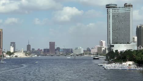 Der-Nil-Mit-Kairo-Im-Hintergrund