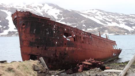 Rusty-shpwreck-on-the-coast-of-Djupavik-Icelan