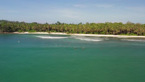 Sesión-De-Surf-Mentawai-Indonesia-Asia