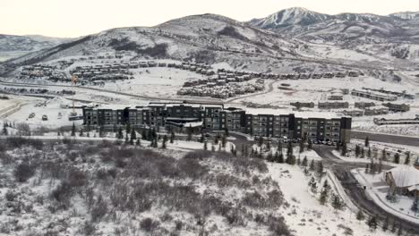 Hotel-Resort-Lodge-in-Snowy-Utah-Mountains-of-Park-City,-Aerial