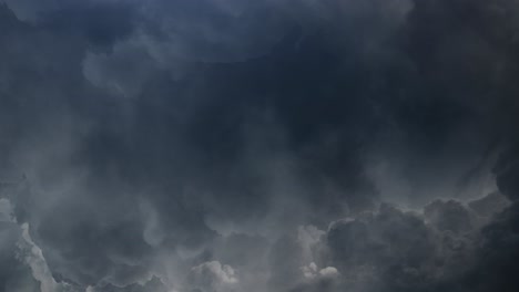 Tormenta,-Nubes-Oscuras-Moviéndose-En-El-Cielo-Con-Relámpagos-4k