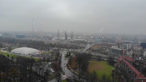 Distrito-Portuario-De-Gdansk,-Polonia,-Panorama-Aéreo-En-Un-Día-Nublado-De-Otoño