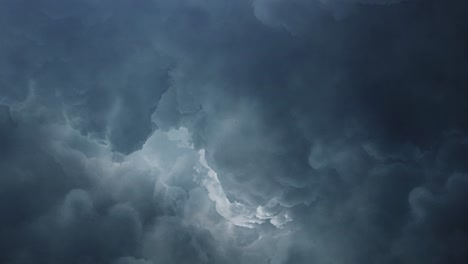 Gewitter,-Blitzeinschlag-In-Den-Wolken-Vor-Dem-Regen-4k