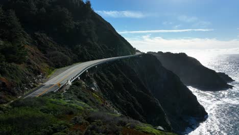 Cinematic-Reveal-of-Rock-Creek-Bridge-Highway-1-along-Pacific-Coast,-California