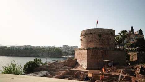Erhaltene-Ruinen-Eines-Türkischen-Wachturms-Für-Feinde-Antalya