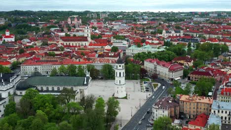 Casco-Antiguo-De-Vilnius-Con-Monumentos-Históricos-Desde-Arriba-En-Lituania