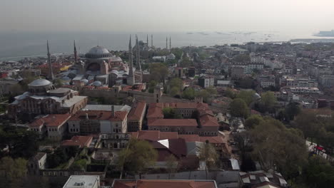 Drone-shot-of-Blue-Mosque,-Hagia-Irene-and-Hagia-Sophia-in-Istanbul,-Turkey