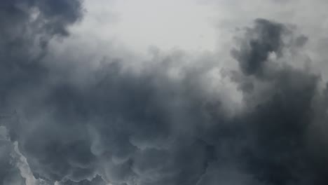 Gewitter,-Dunkelgraue-Wolken-Bewegen-Sich-Am-Himmel-4k