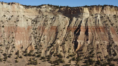 Dolly-left-of-desert-mountain