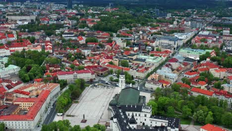 Panorama-Der-Stadt-Vilnius-Mit-Domplatz-Und-Palast-Der-Großherzöge-In-Litauen