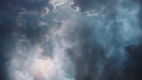 Dunkle-Gewitterwolken-Vor-Regen,-Gewitter-4k