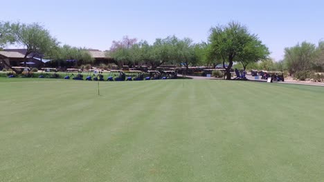 Pan-across-the-practice-green-at-Greyhawk-Golf-Course,-Scottsdale,-Arizona