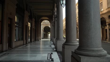 Revealing-empty-street-with-no-people-In-Turin