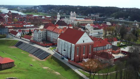 Mittelalterliche-Burg-Und-Amphitheater-In-Kaunas-Im-Gotischen-Stil-In-Litauen