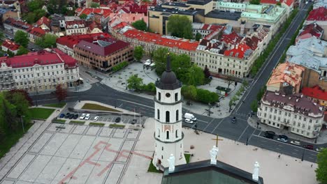 Bird's-Eye-View-Of-Cathedral-Square-And-The-Bell-Tower-In-Vilnius-Old-Town,-Lithuania