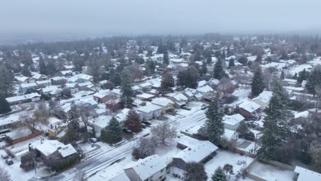 Weiter-Blick-Auf-Die-Schneebedeckten-Häuser-Von-Spokane