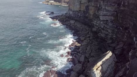 Huge-Sandstone-cliffs-at-Royal-Nationalpark-Sydney.-Australia