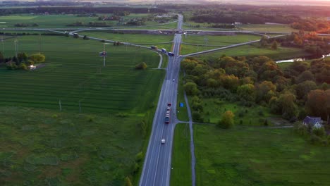 Verkehr-Auf-Der-Autobahn-A8-In-Der-Nähe-Von-Panevezys-In-Litauen