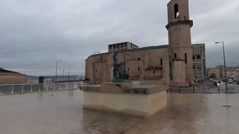 Amazing-day-exploring-Marseille-|-Le-dresseur-d'oursons-de-Louis-Botinelly-|-Beautiful-France-#france-#travel-#places