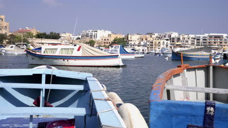 Aufwachen-Mit-Frischer-Flotte-Von-Fischerbooten-In-Marsaxlokk-Malta