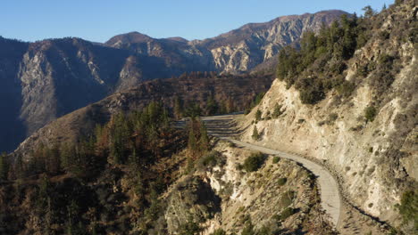 Carretera-En-Las-Montañas-De-San-Gabriel-Vista-Aérea-Del-Paisaje,-California