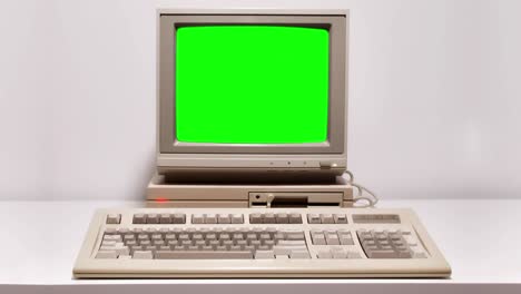 Old-Computer-turn-ON-and-OFF-with-Green-Screen-Glitch-4K