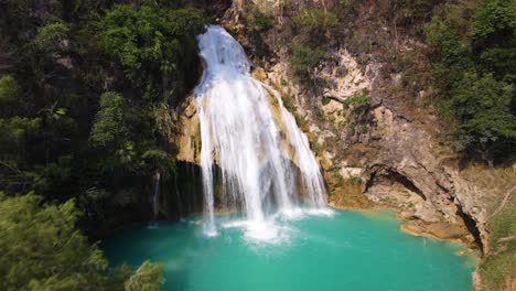 Antenne:-Atemberaubender-Wasserfall-In-Chiapas,-Mexiko,-Tropische-Paradieslandschaft,-4k