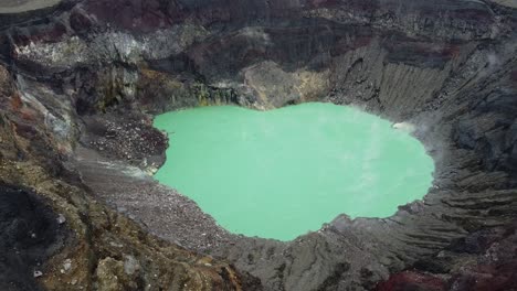 volcanic-crater-in-El-Salvador