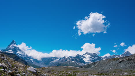 Clouds-in-blue-sky-over-the-Alpine-Summits-and-Matterhorn-in-Zermatt,-Switzerland---time-lapse