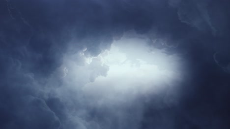 Blickpunkt-Blitze-Blitzen-In-Dunklen-Wolken-Zur-Hellen-Seite-Der-Wolken