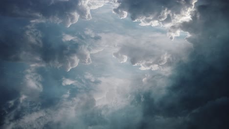Tormenta-Eléctrica-Ocurre-Dentro-De-Nubes-Cumulonimbus-Oscuras-4k