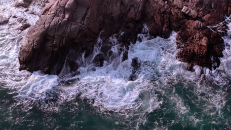 Aerial-view-of-ocean-waves-breaks-on-the-rocks