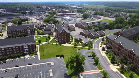 Drone-footage-of-Austin-Peay-Dorms-in-Clarksville,-TN