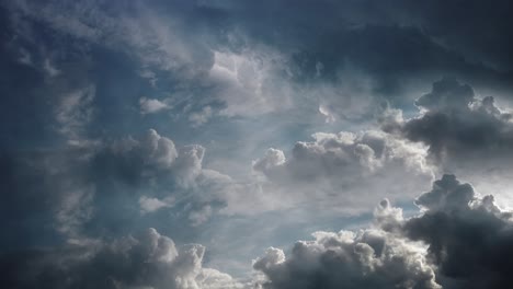 Bewegende-Dunkle-Wolken-Und-Gewitter-4k