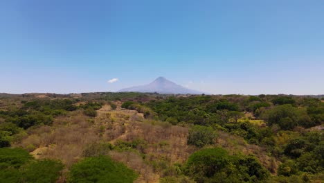 Vulkan,-Der-Sich-über-Dem-Chiapas-Regenwald-In-Mexiko-Erhebt,-4k-Luftbild