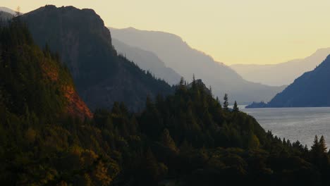 Beautiful-Scenery-Of-The-Lake-Amidst-The-Mountain-Range