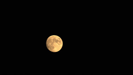 Time-Lapse-Of-Super-Full-Moon,-Natural-Astronomical-Event
