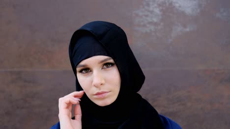 Side-shot-of-woman-wearing-Hijab-Abaya-looking-at-the-front