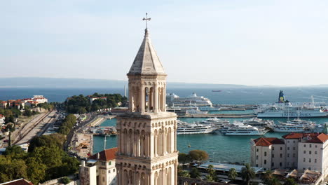 Aerial-View-Of-Saint-Domnius-Cathedral-Bell-Tower-Overlooking-Cruise-Ship-At-Harbour-In-Split,-Croatia