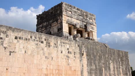 Gran-Cancha-De-Pelota-En-El-Sitio-Arqueológico-De-Chichén-Itzá