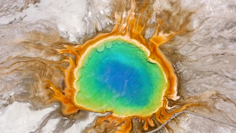 Aerial-4K-footage-of-Grand-Prismatic-Spring-in-Yellowstone-National-Park,-Wyoming,-USA