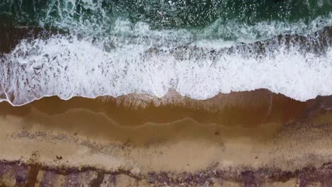 Aerial-View,-Montauk-Cliffs-Waves-Crashing-Onto-Beach