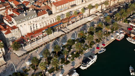 Locals-And-Tourists-At-Riva,-Bustling-Promenade-With-Eateries-On-A-Sunny-Day-In-Split,-Croatia