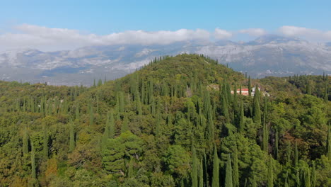 Beautiful-private-villa-on-Croatian-countryside-hilltop,-Dalmatia-aerial-view