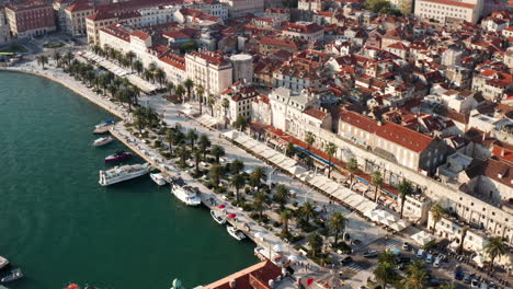Medieval-Town-Of-Split-And-Riva-Boardwalk-At-The-Waterfront-Of-Adriatic-Sea-In-Croatia