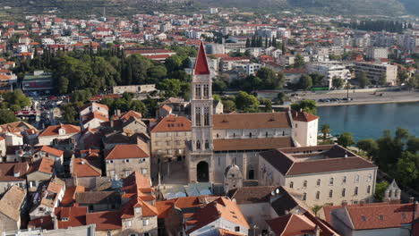 Altstadt-Von-Trogir-Mit-Kathedrale-Von-St